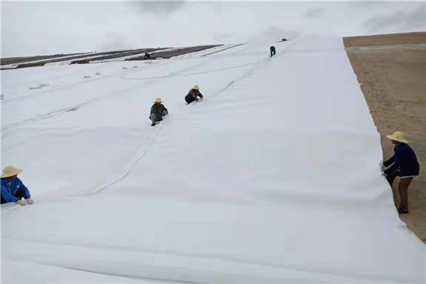 破損的土工布怎樣修補(bǔ)最好呢？